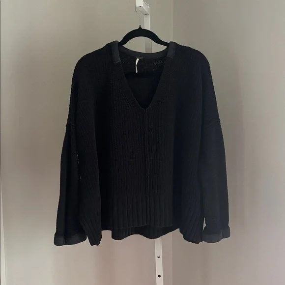 Free People Black Take Over Me Cozy Black Oversized V-Neck Sweater Size Small - Picture 2 of 4